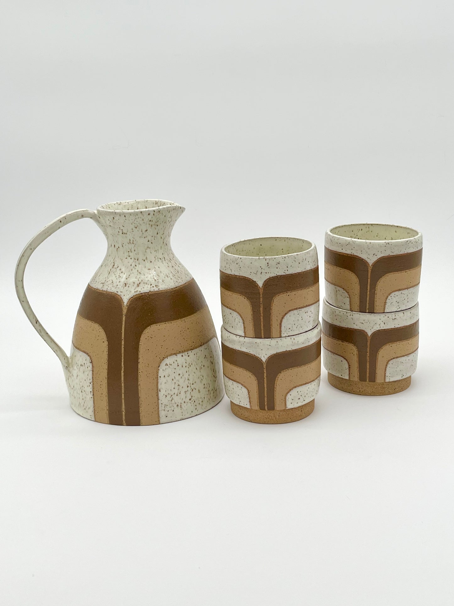 pitcher and 4-cup set